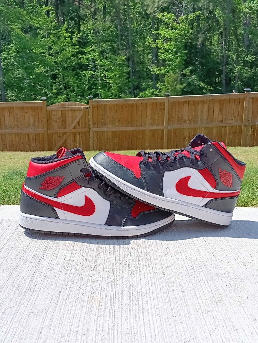Jordan 1 Mid White Black Red (2022)